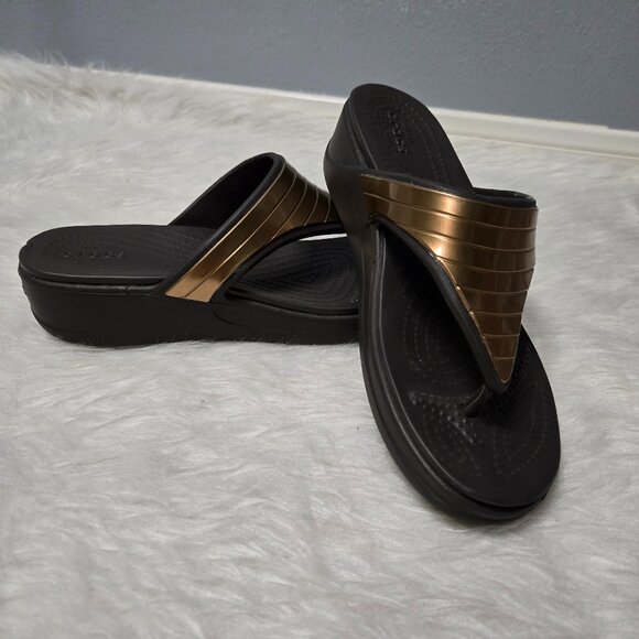Crocs Monterey Metallic Strap Wedge Flip Flop, 9 - Picture 1 of 7